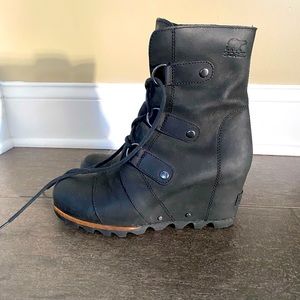 Sorel Joan of Ark bootie size 7.5 EUC condition